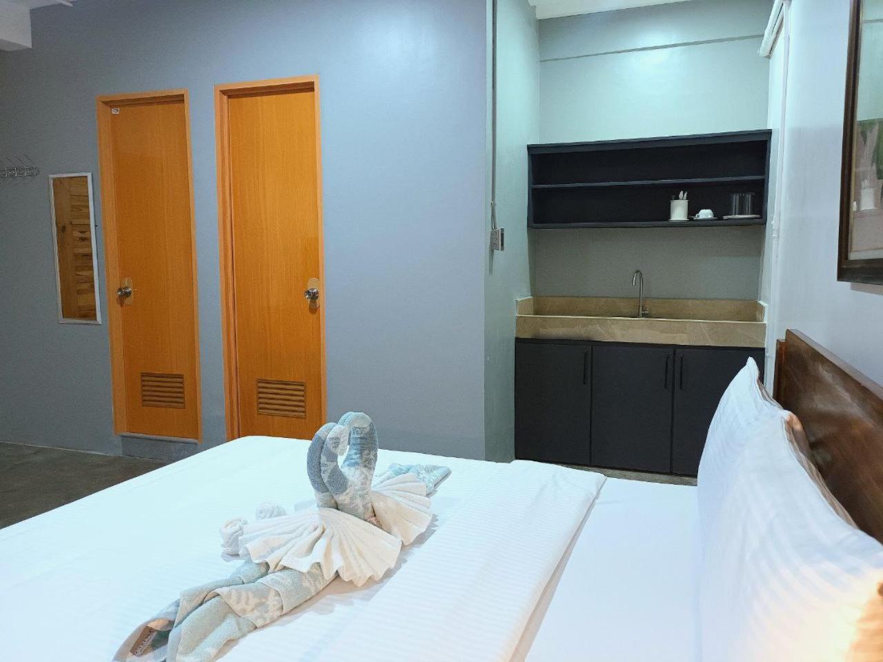 Av Suites Puerto Galera Buitenkant foto
