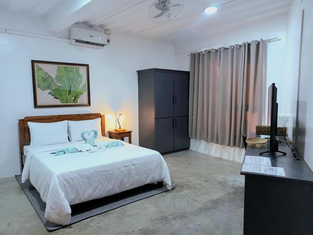 Av Suites Puerto Galera Buitenkant foto