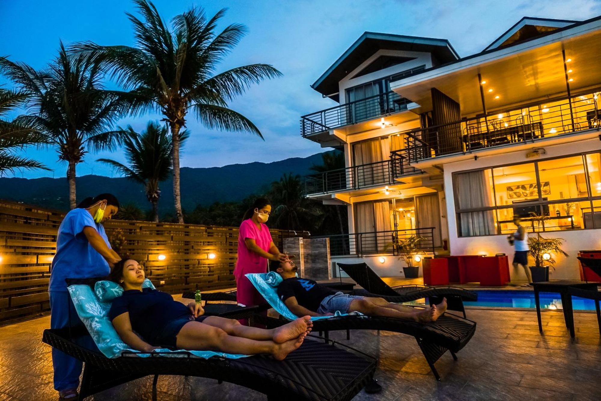 Av Suites Puerto Galera Buitenkant foto