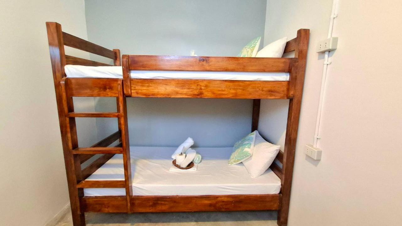 Av Suites Puerto Galera Buitenkant foto