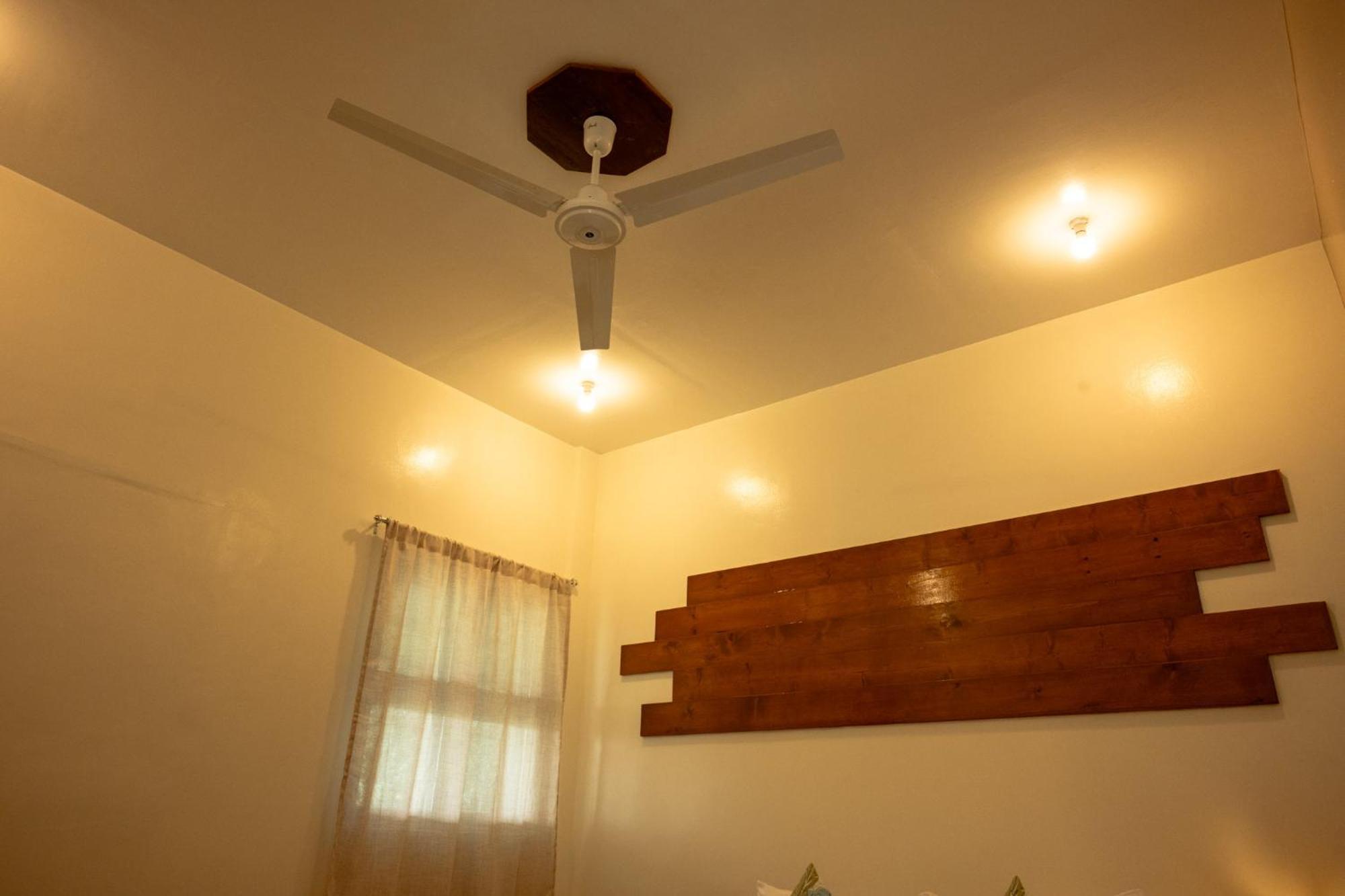 Av Suites Puerto Galera Buitenkant foto