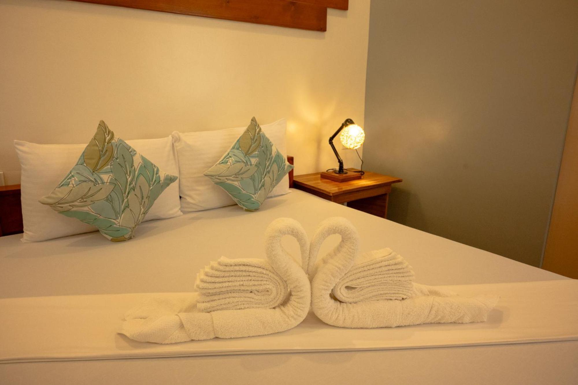Av Suites Puerto Galera Buitenkant foto