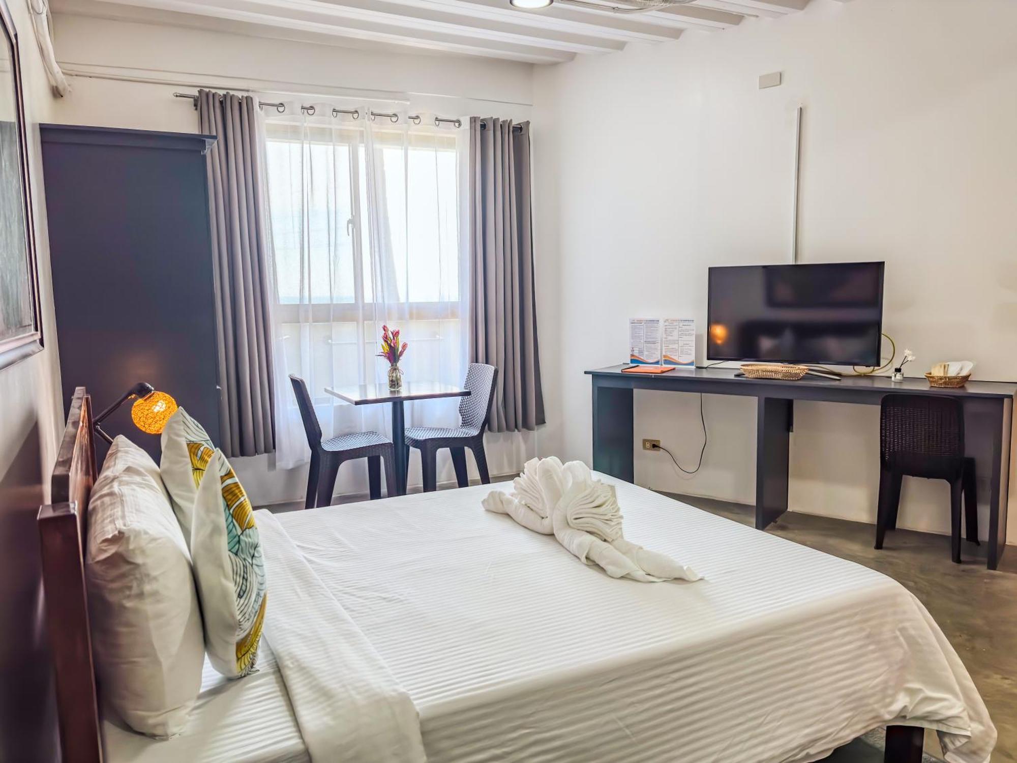 Av Suites Puerto Galera Buitenkant foto