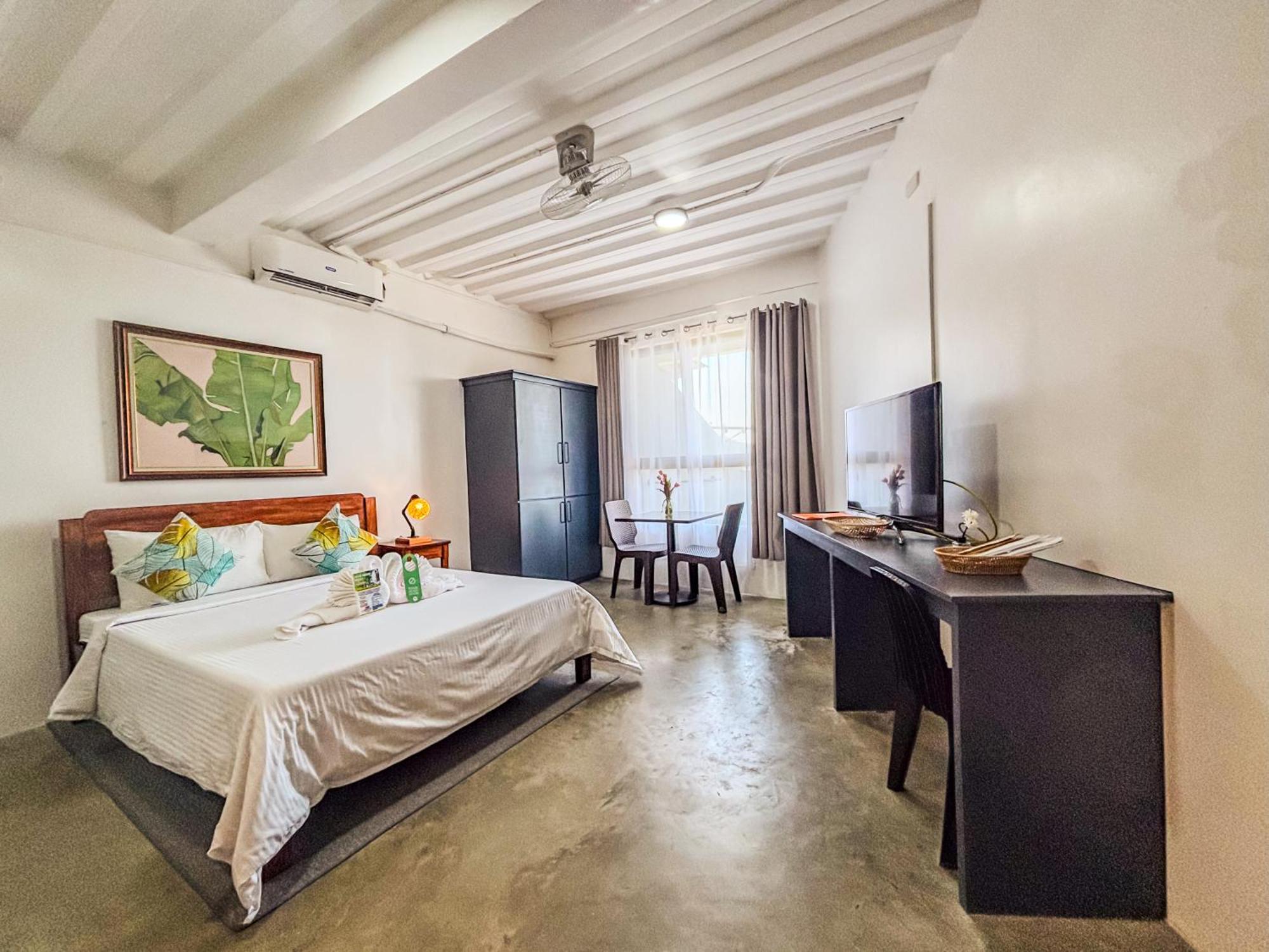 Av Suites Puerto Galera Buitenkant foto