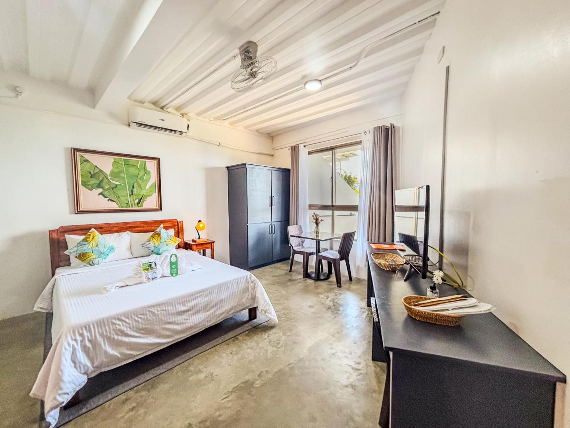 Av Suites Puerto Galera Buitenkant foto