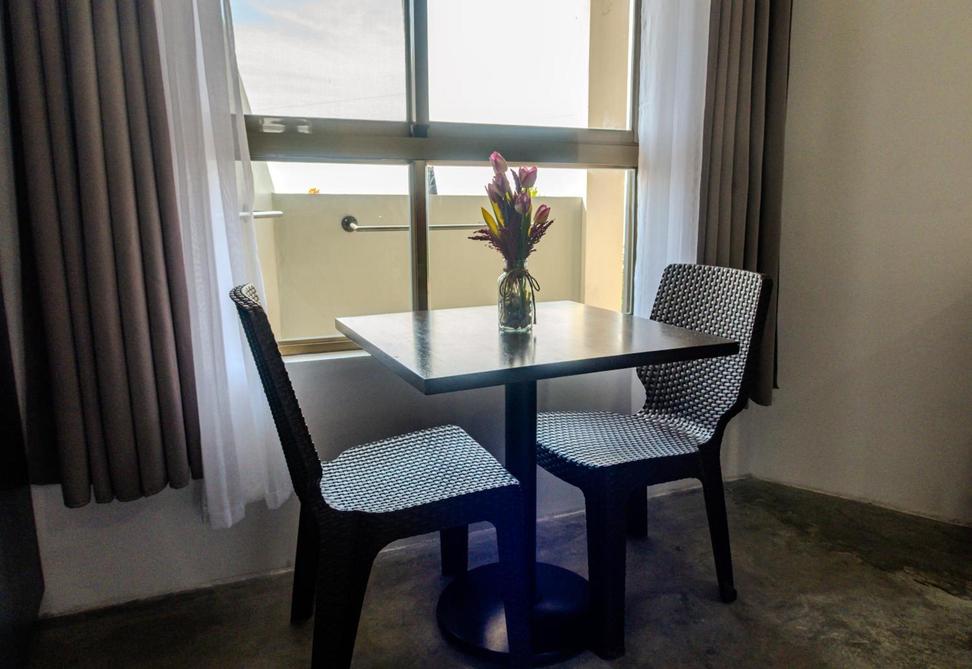 Av Suites Puerto Galera Buitenkant foto
