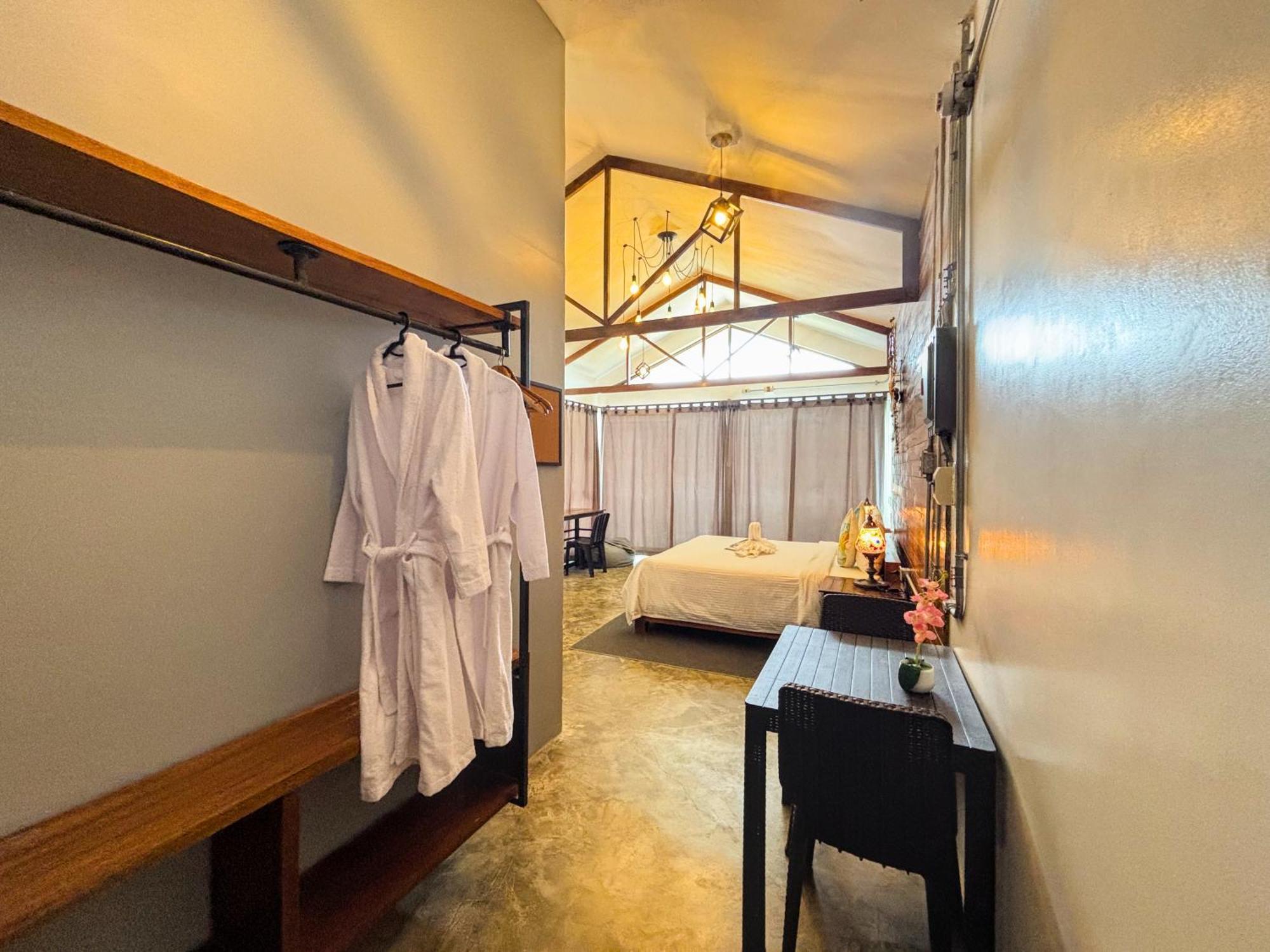 Av Suites Puerto Galera Buitenkant foto